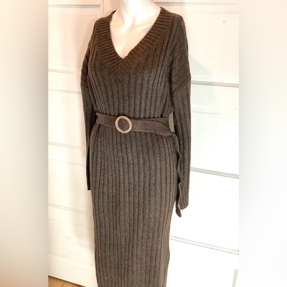 🛑🛑🛑TAHARI SWEATER DRESS - Picture 2 of 11